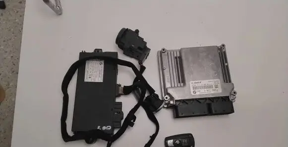 BMW 5 E60 E61 Engine control unit/module 7811700 030261644 0281015043