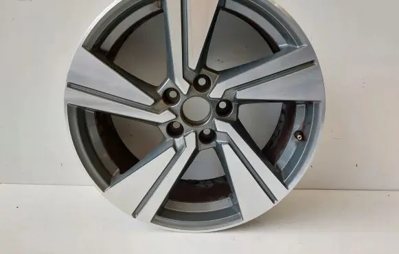 Audi Q2 - R18 alloy rim 81A601025G