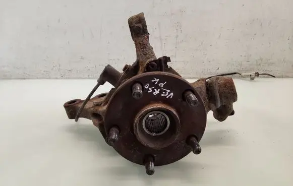 Toyota Corolla Verso E121 Front wheel hub 