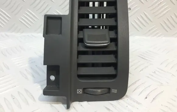 Nissan X-Trail T31 Dash center air vent grill 68750JG00A