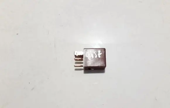 Toyota Avensis T250 Other relay 9098704004 156700-0860