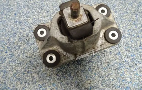 Land Rover Range Rover Sport L494 Engine mount bracket FPLA6A003BA