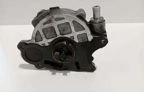 Volkswagen Touran II Vacuum pump 03L145100F