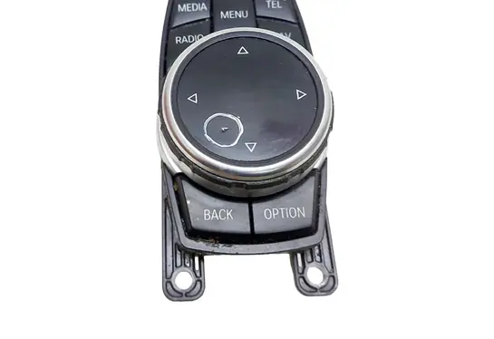 Head unit multimedia control
