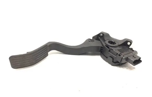 Accelerator throttle pedal