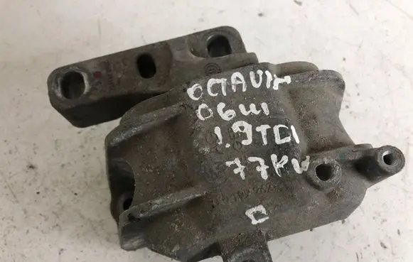 Skoda Octavia Mk2 (1Z) Engine mount bracket 1K0199262