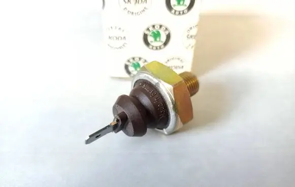 Skoda Octavia Mk1 (1U) Oil pressure sensor 038919081A