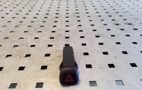 Volvo XC90 Hazard light switch 9168302
