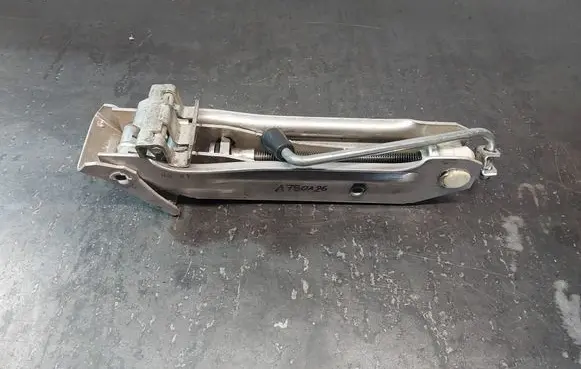 Volkswagen PASSAT B5 Lift Jack 8L0011031A