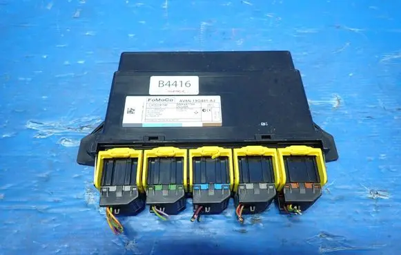 Ford Focus Comfort/convenience module AV6N-19G481-AJ