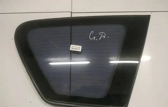 Toyota Avensis Verso Rear side window as2