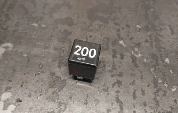 Seat Alhambra (Mk1) Other relay 7M0951253 95VW10K705BA