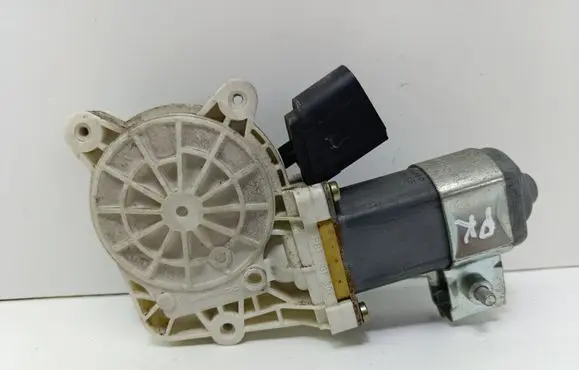 BMW 5 E60 E61 Front door window regulator motor 7075669