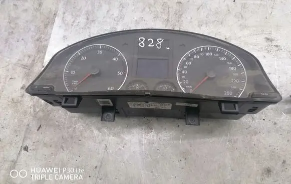 Volkswagen Golf V Speedometer (instrument cluster)