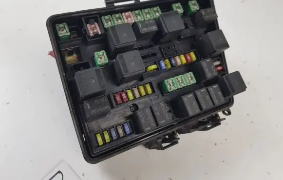 Chrysler Pacifica Fuse module 04727832AH