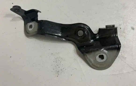 BMW i4 Fender mounting bracket 9466087 7486805
