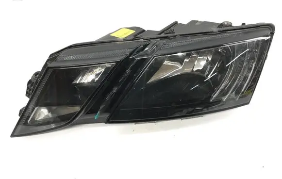 Skoda Octavia Mk3 (5E) Headlight/headlamp 5E1941015C 030110420100 LE15A6368