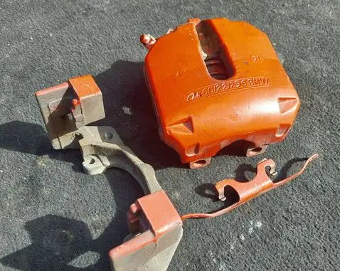 BMW 5 E39 Front brake caliper