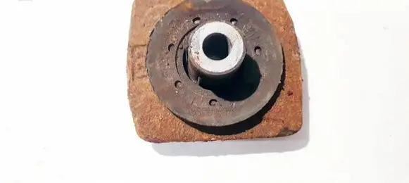 Mercedes-Benz C AMG W204 Engine mount bracket