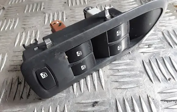 Renault Laguna II Electric window control switch 8200397297