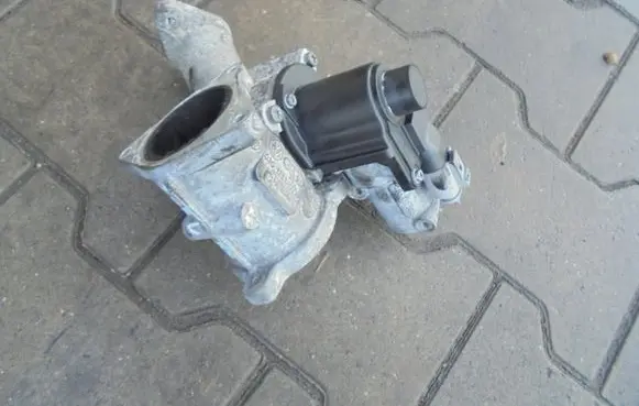 Volkswagen Caddy EGR valve 03G129637A