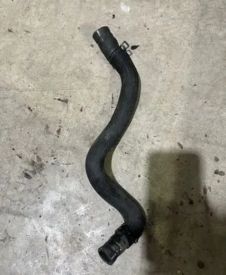 Coolant pipe/hose