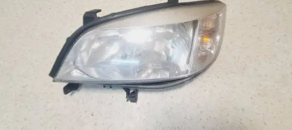 Opel Zafira A Headlight/headlamp 8910054