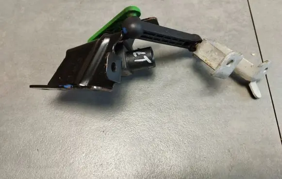 Audi Q3 F3 Rear height level sensor lever 5Q0512521J