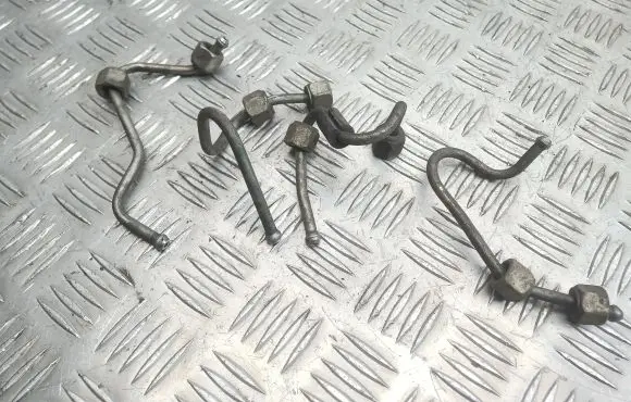 Nissan Qashqai+2 Fuel injector supply line/pipe 