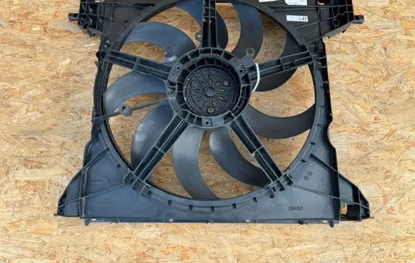 Alfa Romeo Stelvio Radiator cooling fan shroud 50556387 50556389 8E5242100