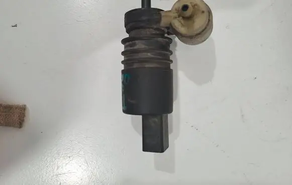 Volkswagen Touran II Windscreen/windshield washer pump PA66BGF30
