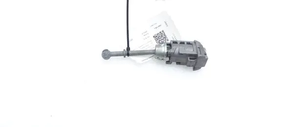Peugeot 5008 II Front door lock (next to the handle) 