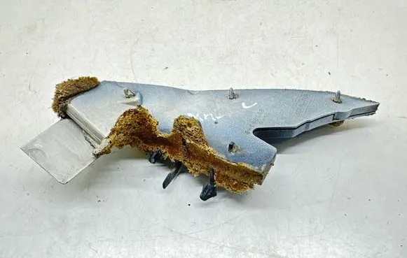 Chevrolet Malibu Fender mounting bracket 84096098