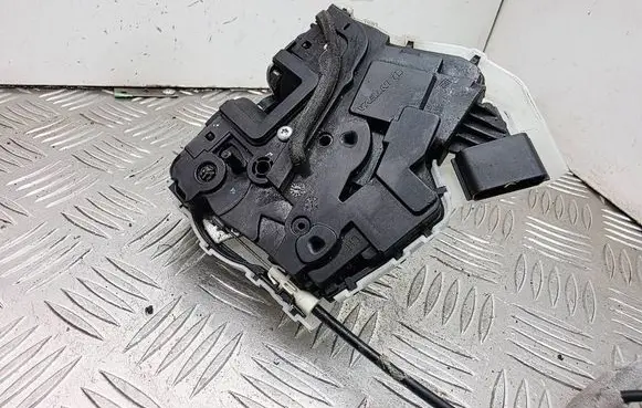 MG ZS Rear door lock 10375874