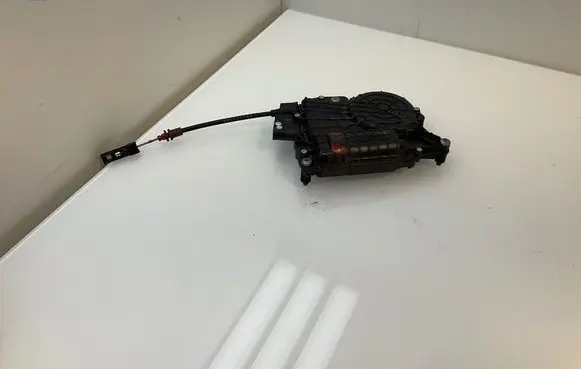 BMW 7 F01 F02 F03 F04 Rear door soft close latching motor 4153309800