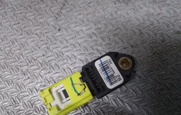 Toyota Auris 150 Airbag deployment crash/impact sensor 8983102080