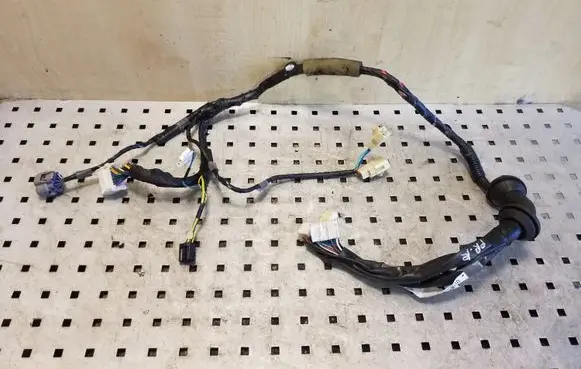 Toyota RAV 4 (XA20) Front door wiring loom 8215142