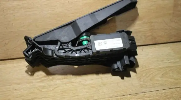 Volkswagen PASSAT B6 Accelerator throttle pedal 1K1723503L
