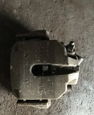 BMW 5 E39 Front brake caliper 6022296