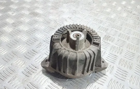 Mercedes-Benz C W204 Engine mount bracket A2042400317