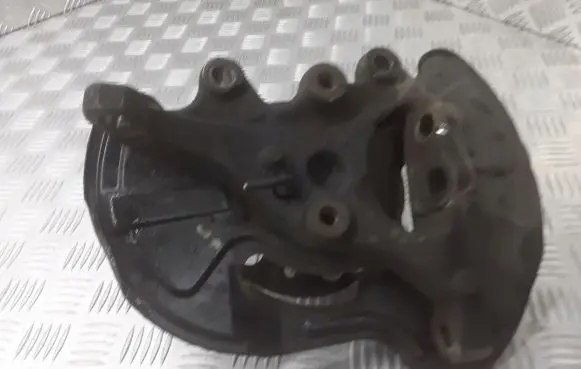 Mercedes-Benz C W203 Front wheel hub spindle knuckle