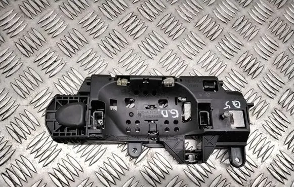 Rear door exterior handle/bracket