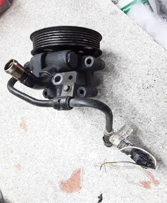 Ford Focus Power steering pump J8AG3E586AG