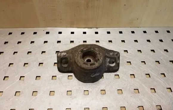 Opel Astra J Front shock absorber mounting bracket 