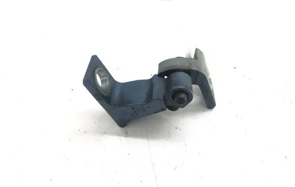 Volkswagen PASSAT B8 Rear door upper hinge 8X0831403E