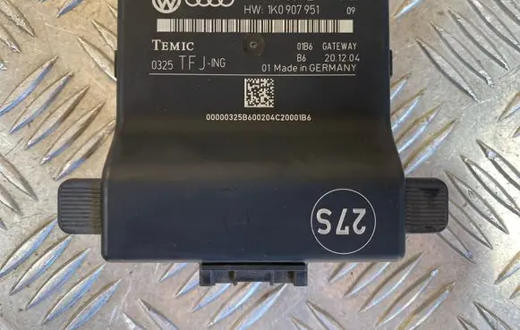 Volkswagen Touran I Gateway control module 1K0907530E 0325 1K0907951