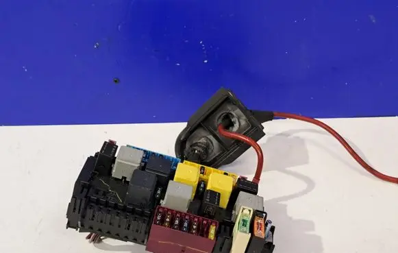 Mercedes-Benz ML W166 Fuse module A1669063801