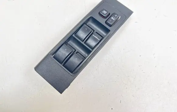 Toyota Corolla Verso E121 Electric window control switch 848200F01000