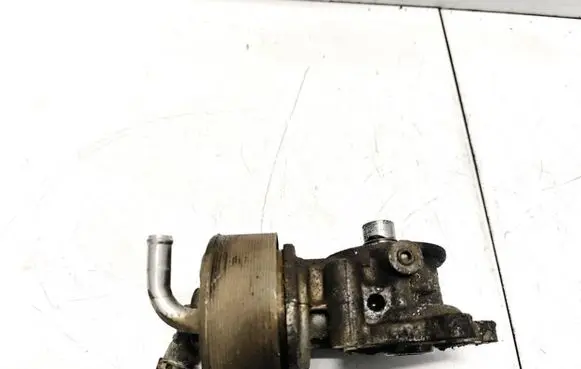 Nissan Primera Oil filter mounting bracket