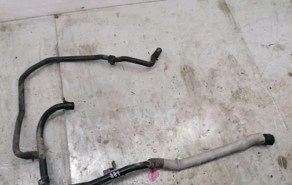 Volkswagen PASSAT B6 Engine coolant pipe/hose
